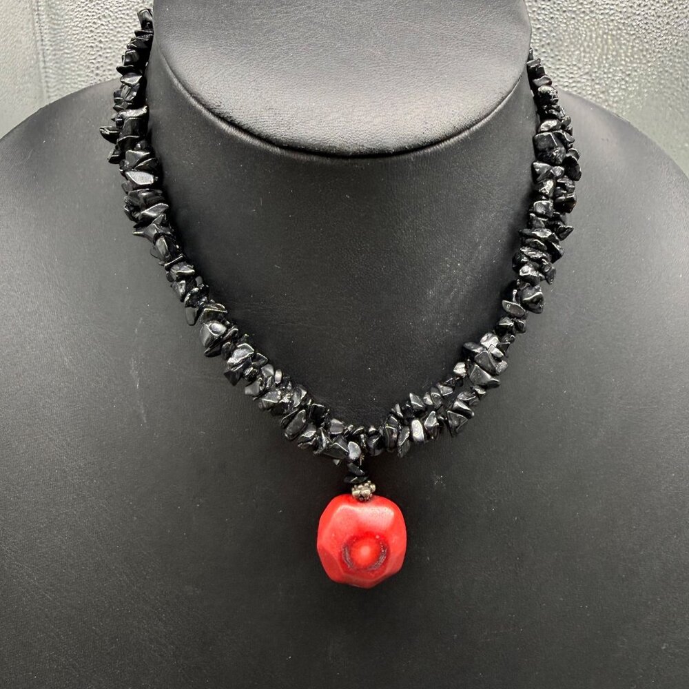 Black Stone Beaded Necklace Stone Red Pendant Sterling Silver Toggle Clasp 15.5